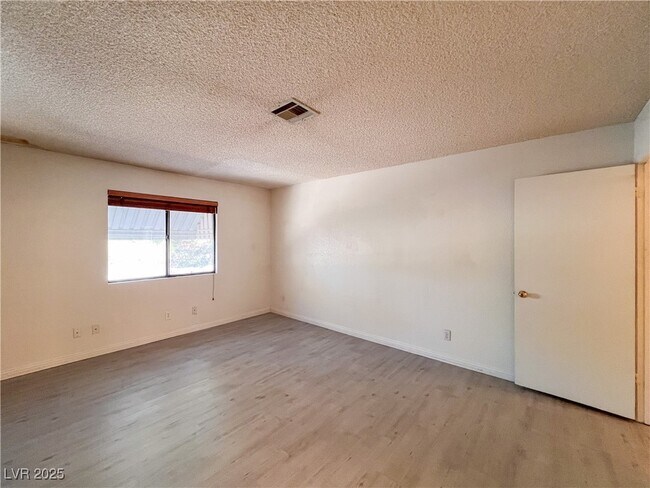 Building Photo - 2700 Baycliff Ct