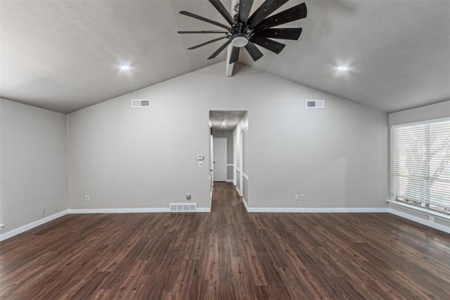 Building Photo - 1018 McCallum Dr