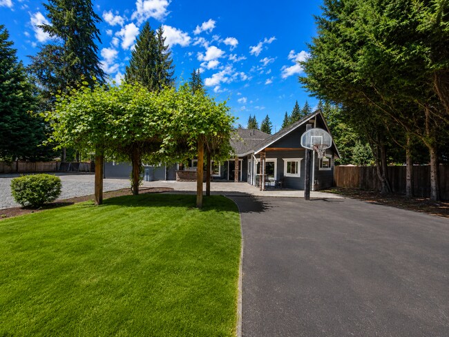 Building Photo - Spacious 3BD Rambler