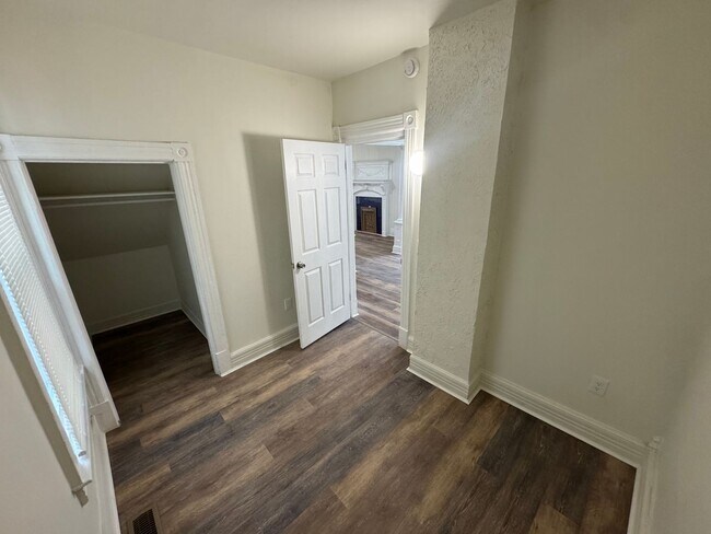 Building Photo - 1030 19th St