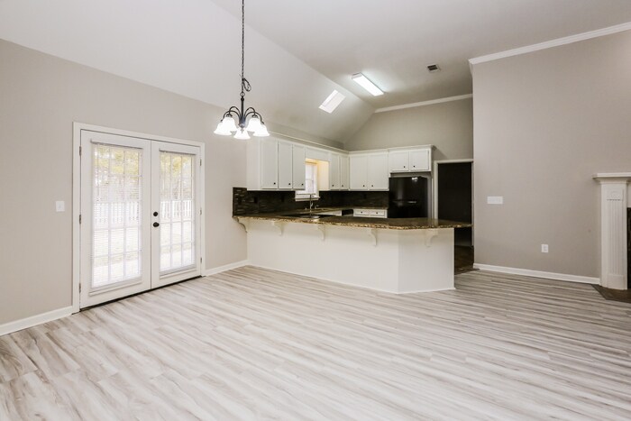 Building Photo - 206 Overland Ln