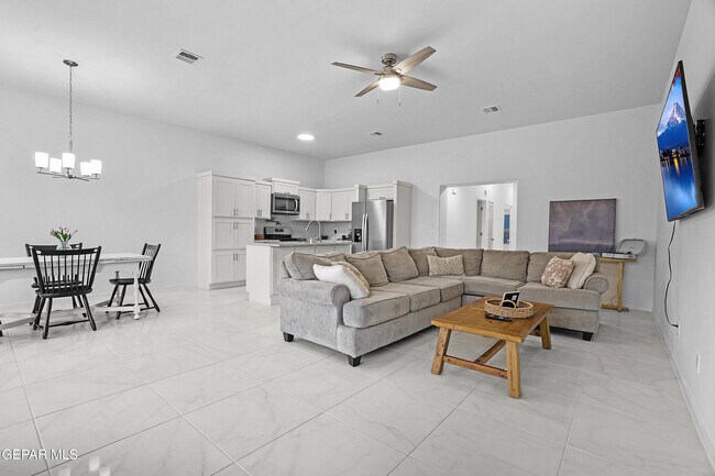 Building Photo - 13808 Paseo Sereno Dr