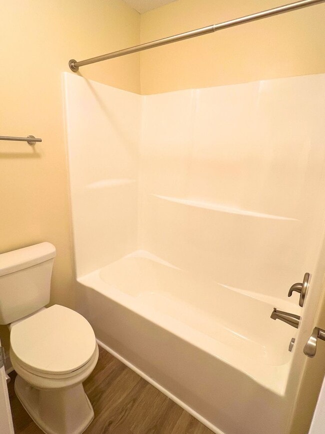 Building Photo - Updated 3/2 close to I95