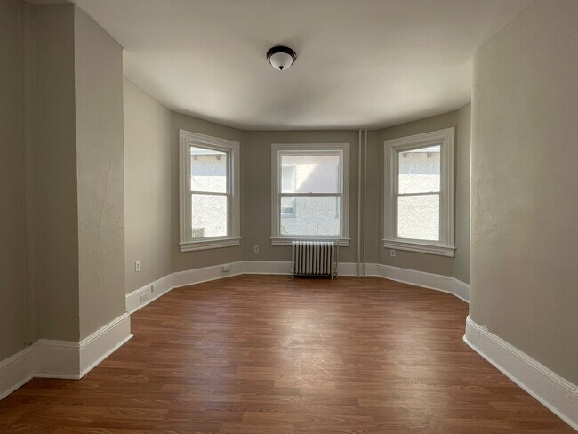 Building Photo - 305 Harrison Ave