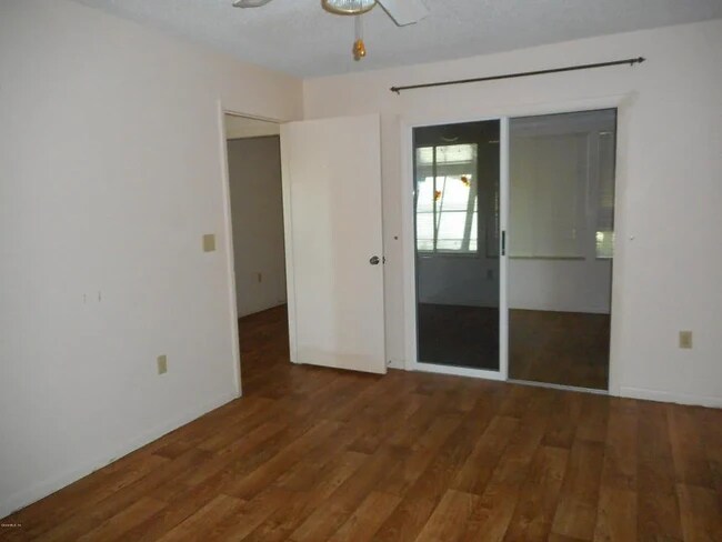 Building Photo - 10962 SW 84th Ave