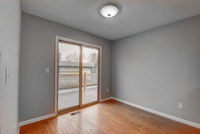 Building Photo - 4 bedroom, 2 bath home with 2 car garage, with mountain views