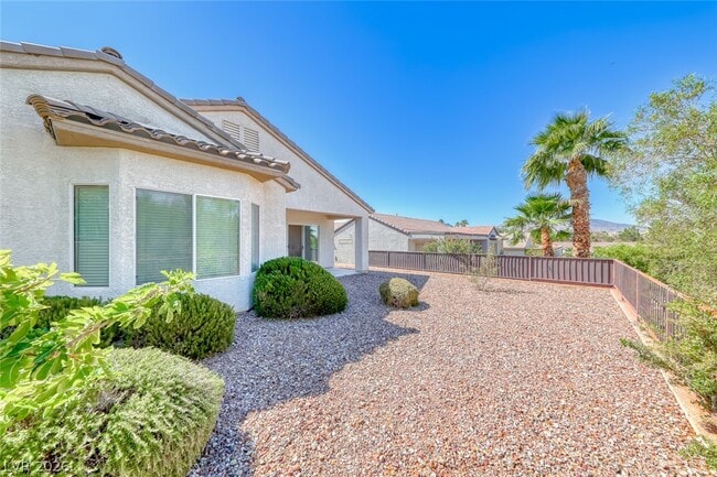 Building Photo - 2343 Schaeffer Hills Dr
