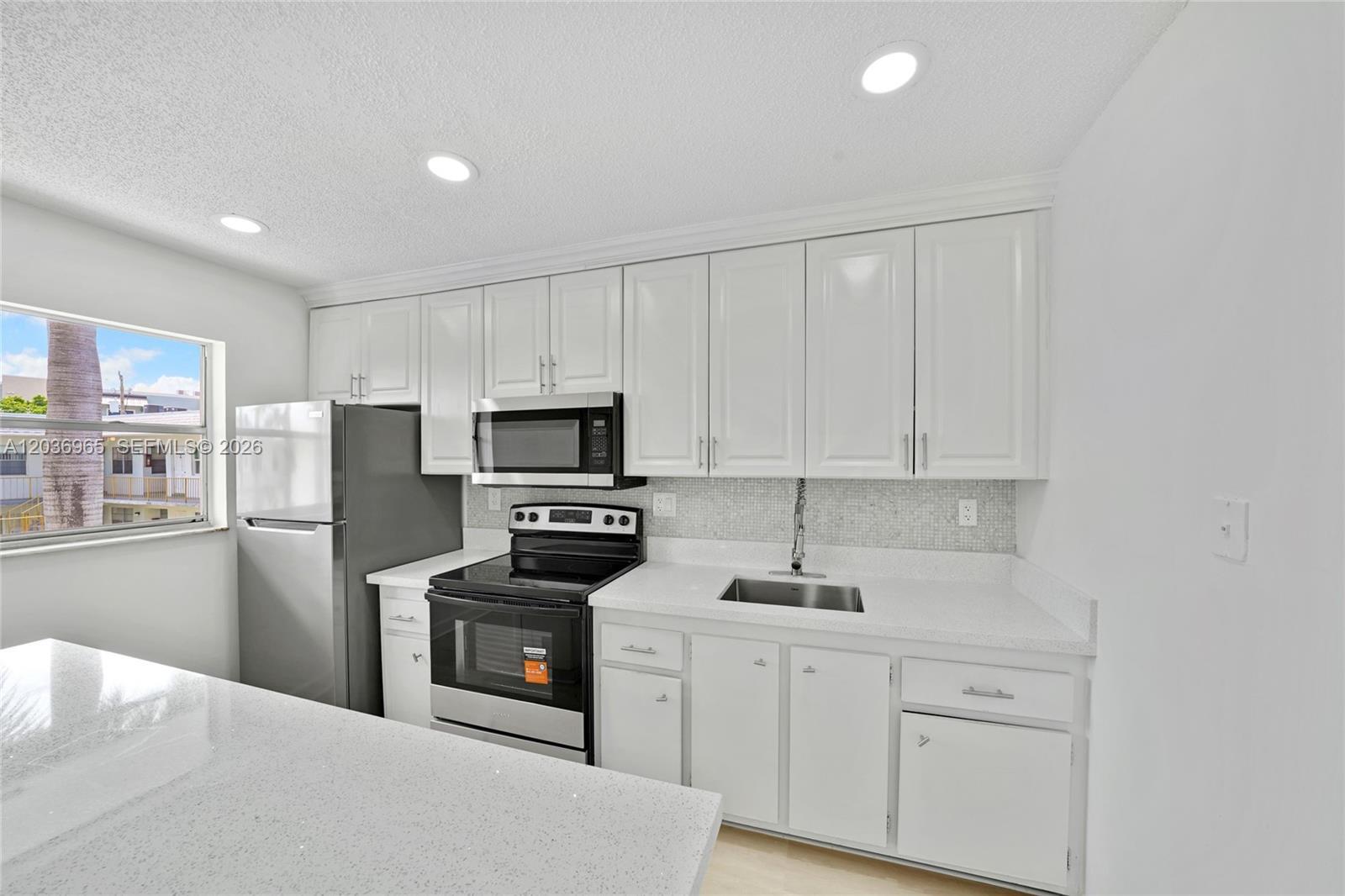 Building Photo - 6211 SW 37th St