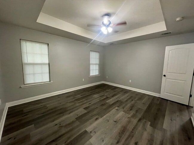 Building Photo - 3BR/2BA Located in Miller Farms Subdivision Across from MAFB!