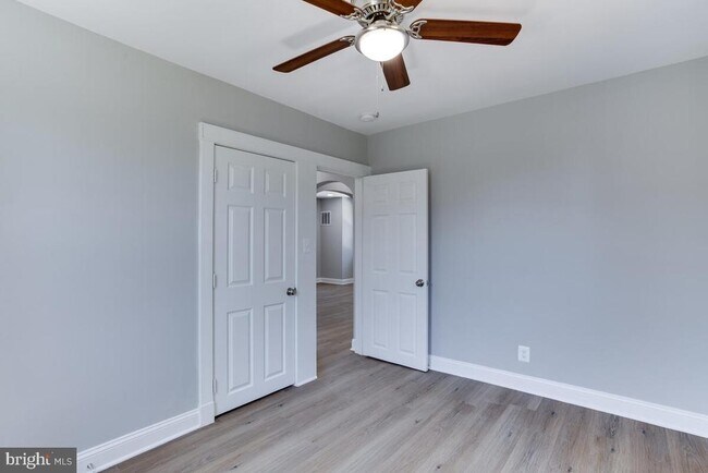 Building Photo - 1227 Tyler Ave