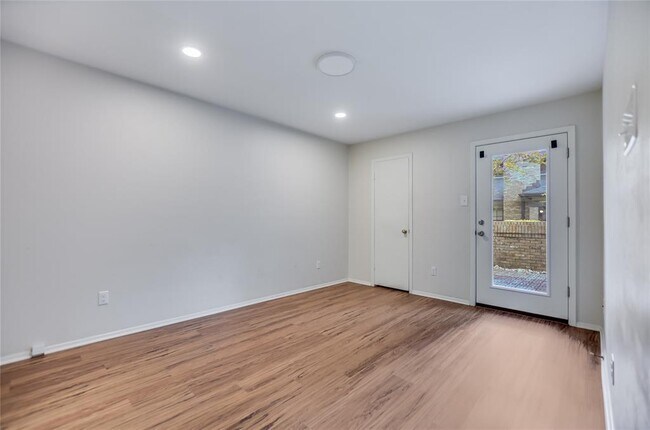 Building Photo - 1748 Ohlen Rd