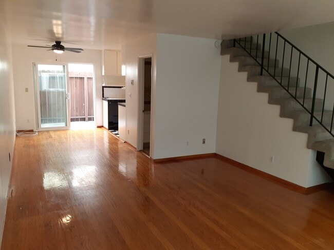 First floor dining room with outdoor patio - 3512 Pacific Ave