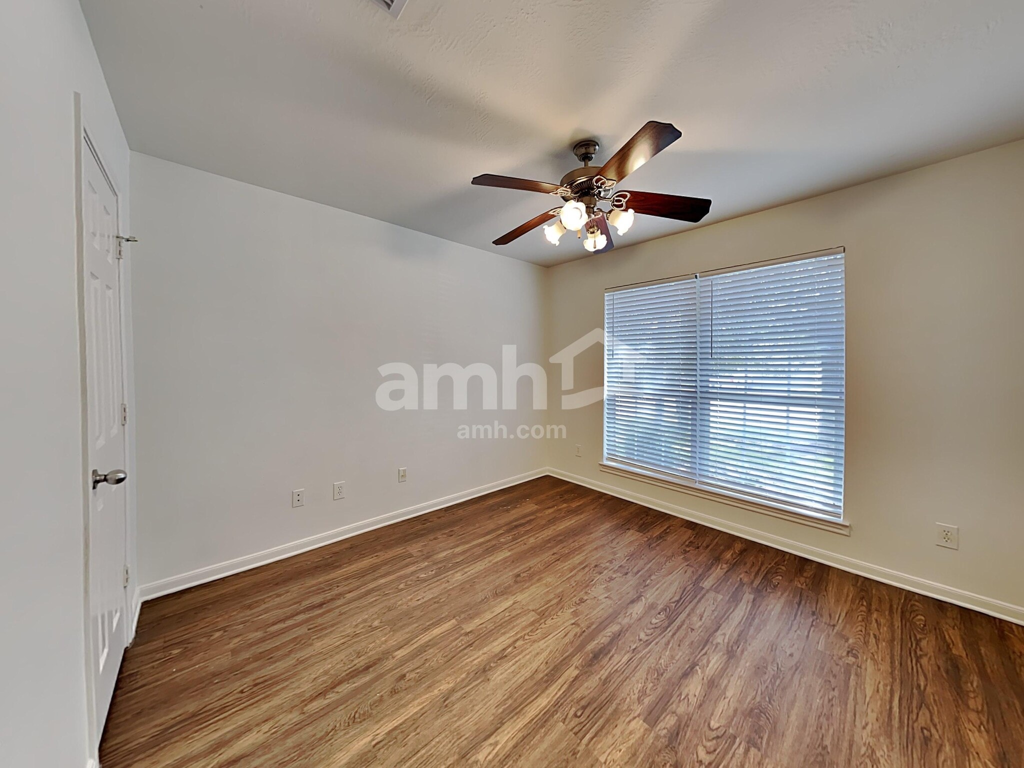 Building Photo - 2207 Shady Pine Dr