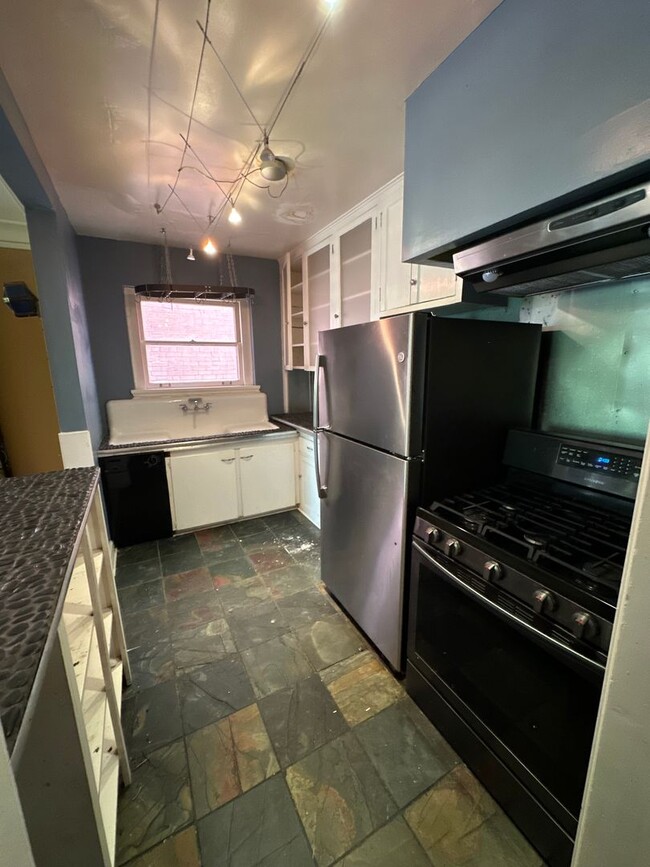 Building Photo - Capitol Hill Location, private roof top de...