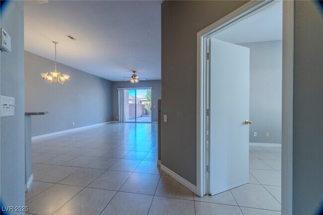 Building Photo - 2804 W Agate Ave