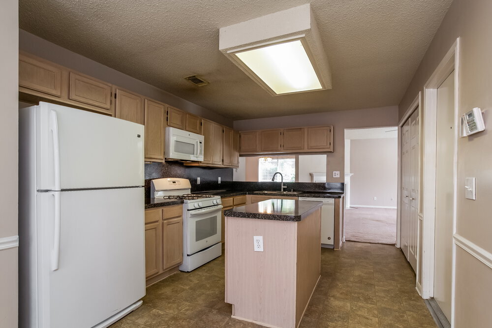 Building Photo - 7131 Maple Walk Dr