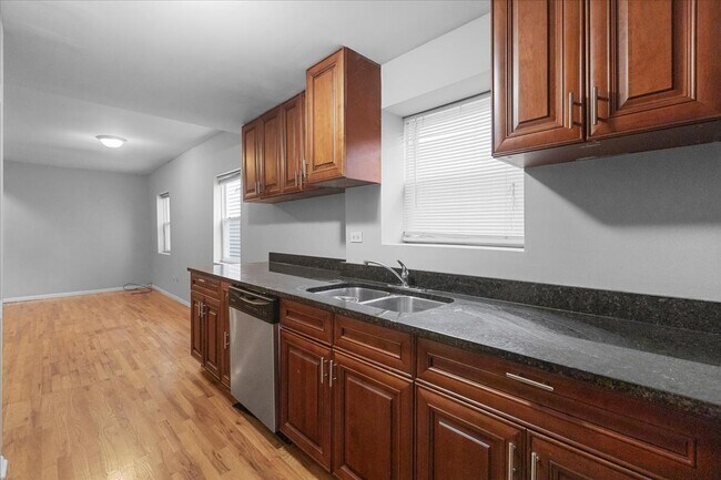 Building Photo - 1464 W Ohio St