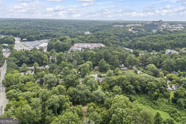 Building Photo - 1742 Helen Dr NE