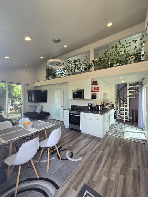 Building Photo - 212 Michael Ave