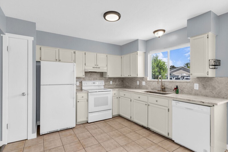 Building Photo - 12669 S 2525 W