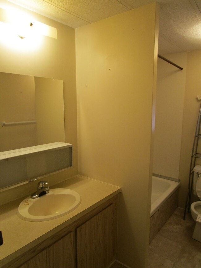 Building Photo - Manufactured Home on Acreage with Cascade Mountain Views! - Available Soon!