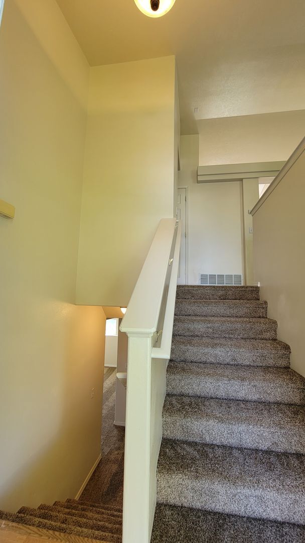 Building Photo - 4 bed, 3 bath home located in the Sunshine Meadows Neighborhood, Coeur d'Alene