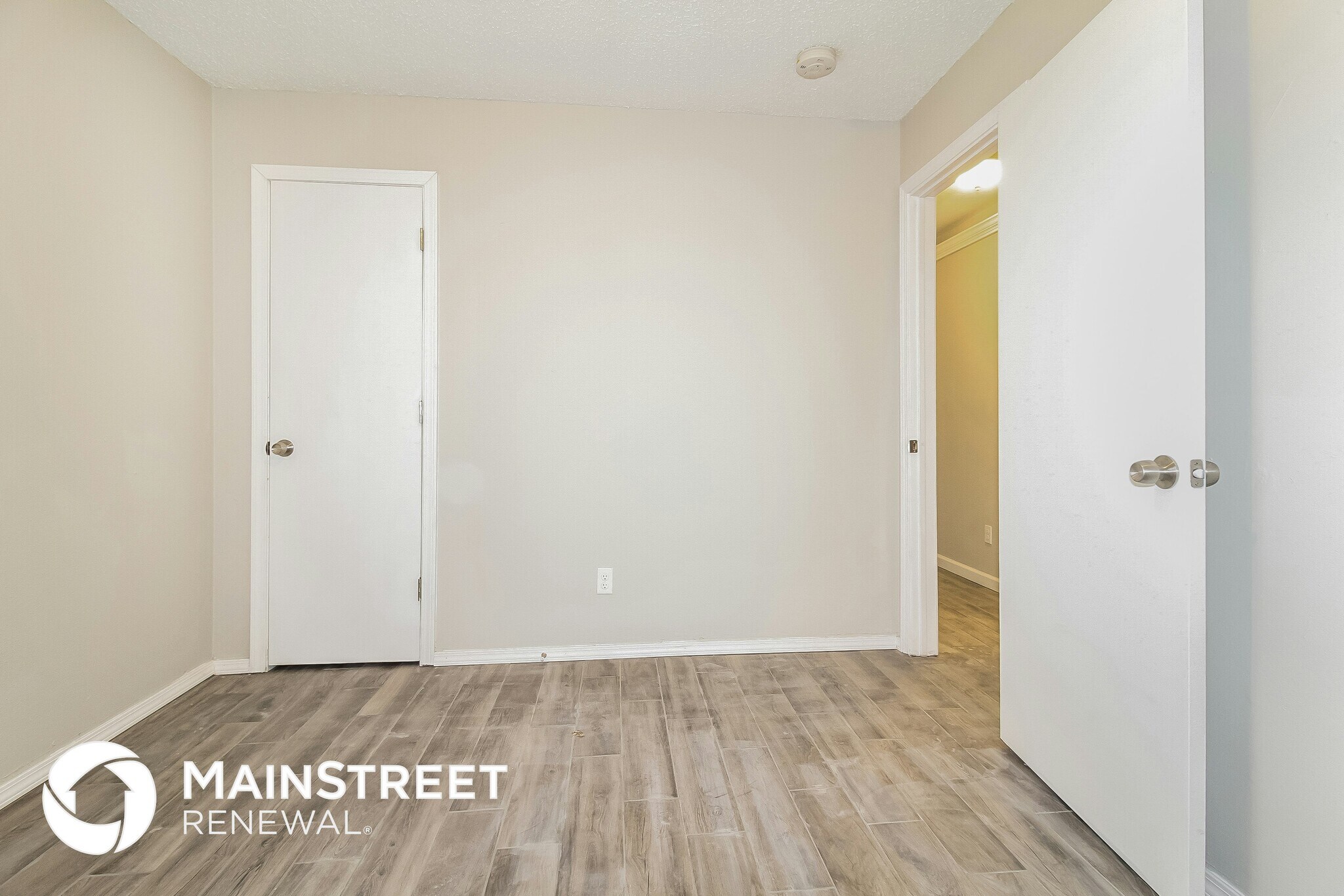 Building Photo - 800 Plaza Dr