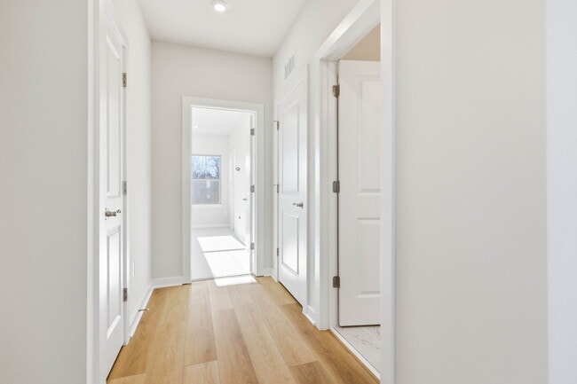 Building Photo - 1017 Venifena Terrace SE