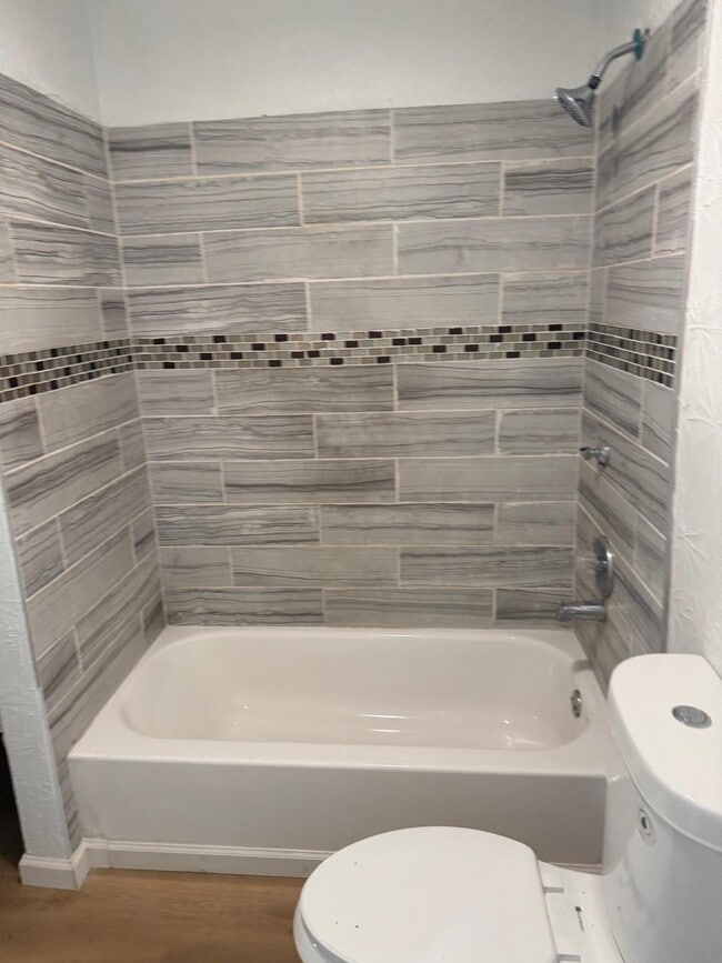 Building Photo - 1665 Elaine Rd