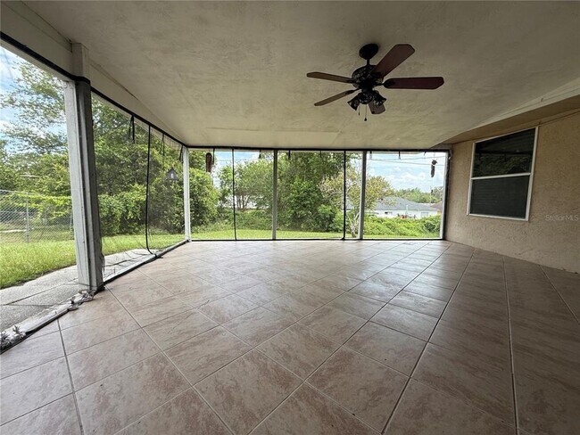 Building Photo - 2325 Kerridale St