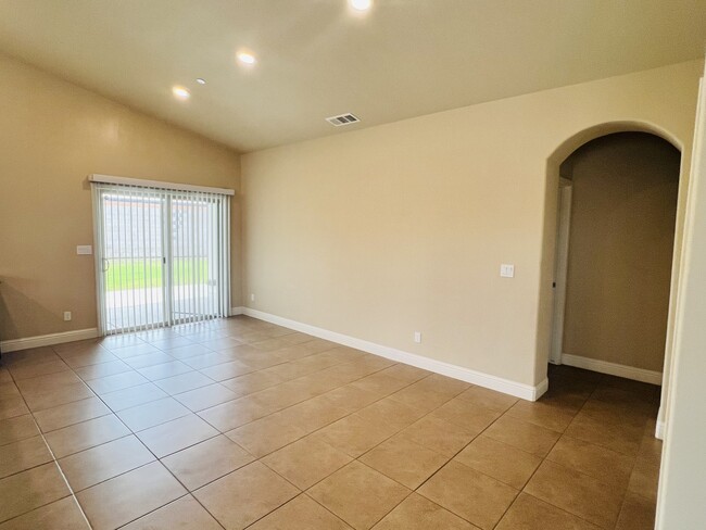 Building Photo - 9223 Oak Garden Ln