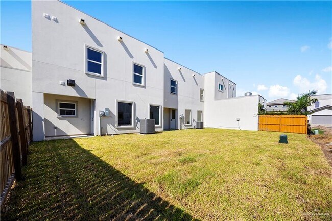 Building Photo - 22 Dorado Dr