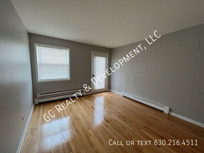 Building Photo - 263 Uteg St