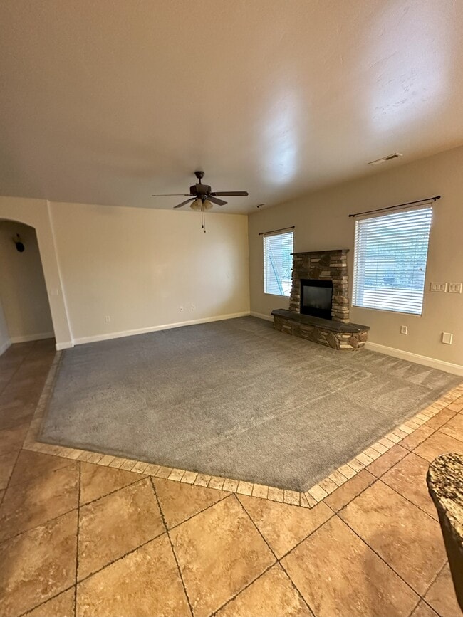 Building Photo - 1038 E Stable Way