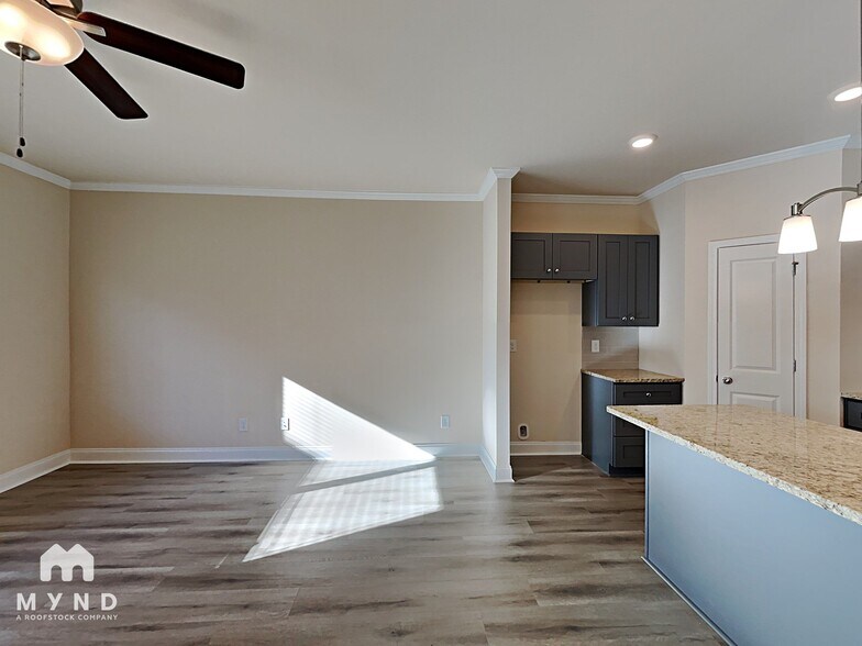 Building Photo - 61 Dewey Rd