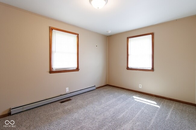 Building Photo - 923 Hattie Dr