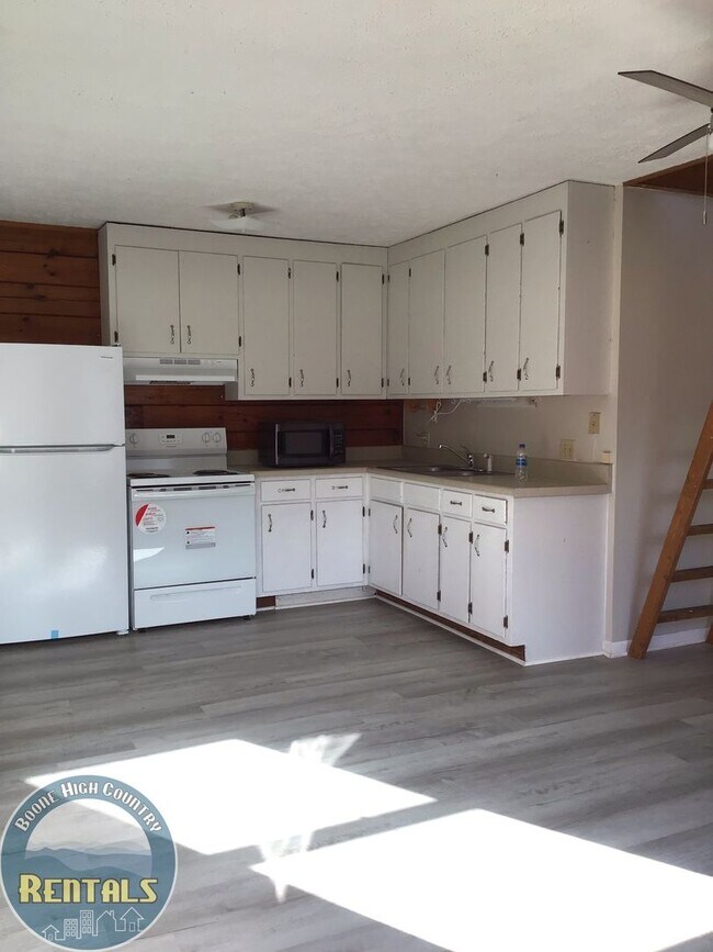 Building Photo - 182 Alpine Acres Rd