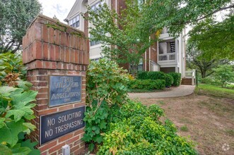 Building Photo - Awesome 2BE/2BA condo in Green Hills!