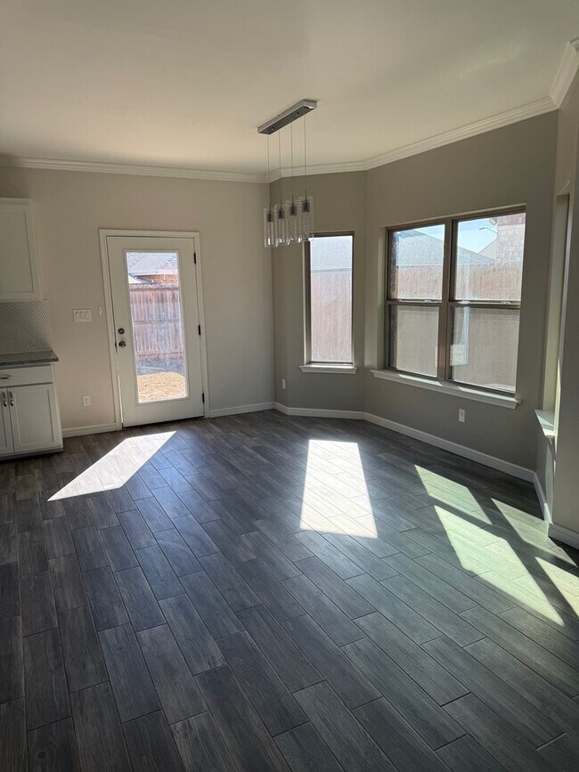 Building Photo - 8608 La Jolla Dr