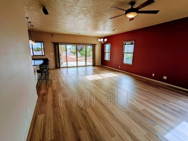 Building Photo - 2317 Garden Rd NE