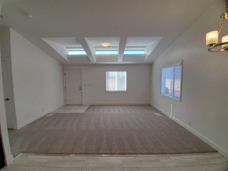 Building Photo - 25918 Meadowmist Dr