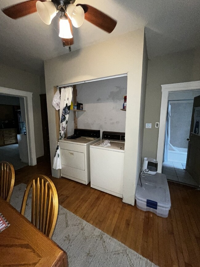 Building Photo - 3 Bed 1 Bath close to UWEC! Available July...