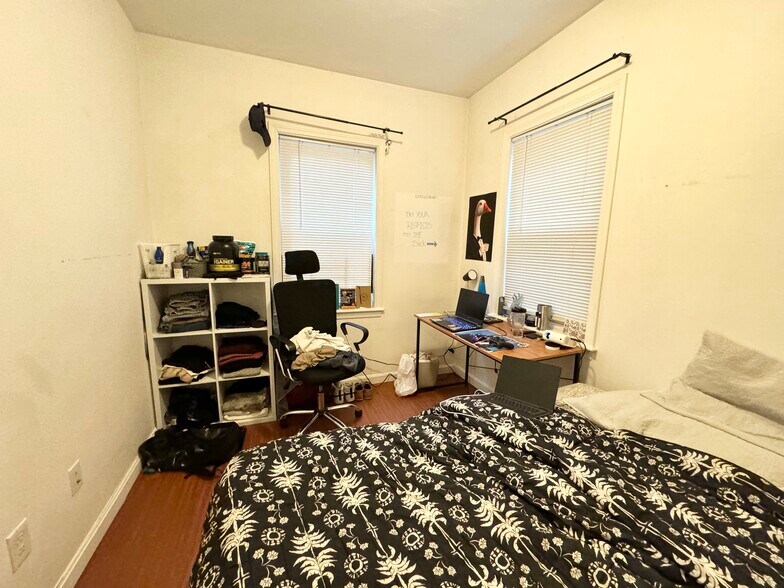 Building Photo - 93A Hillside St