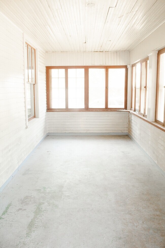Building Photo - 430 Littleton St