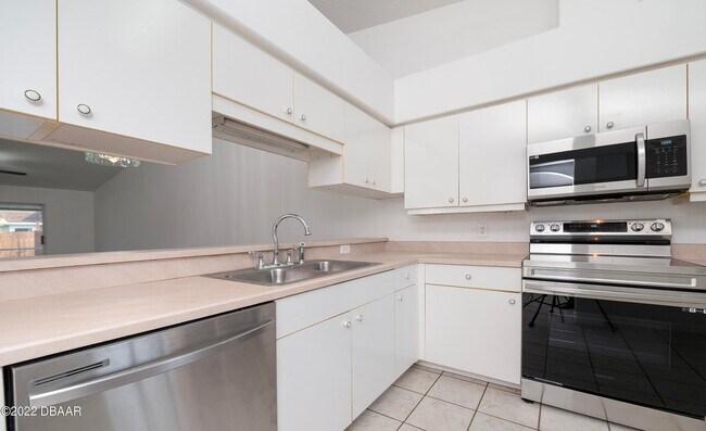 Building Photo - 3 bedrooms Port Orange--available now.