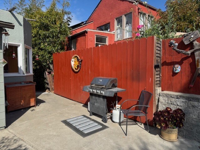 Building Photo - 3316 Birdsall Ave