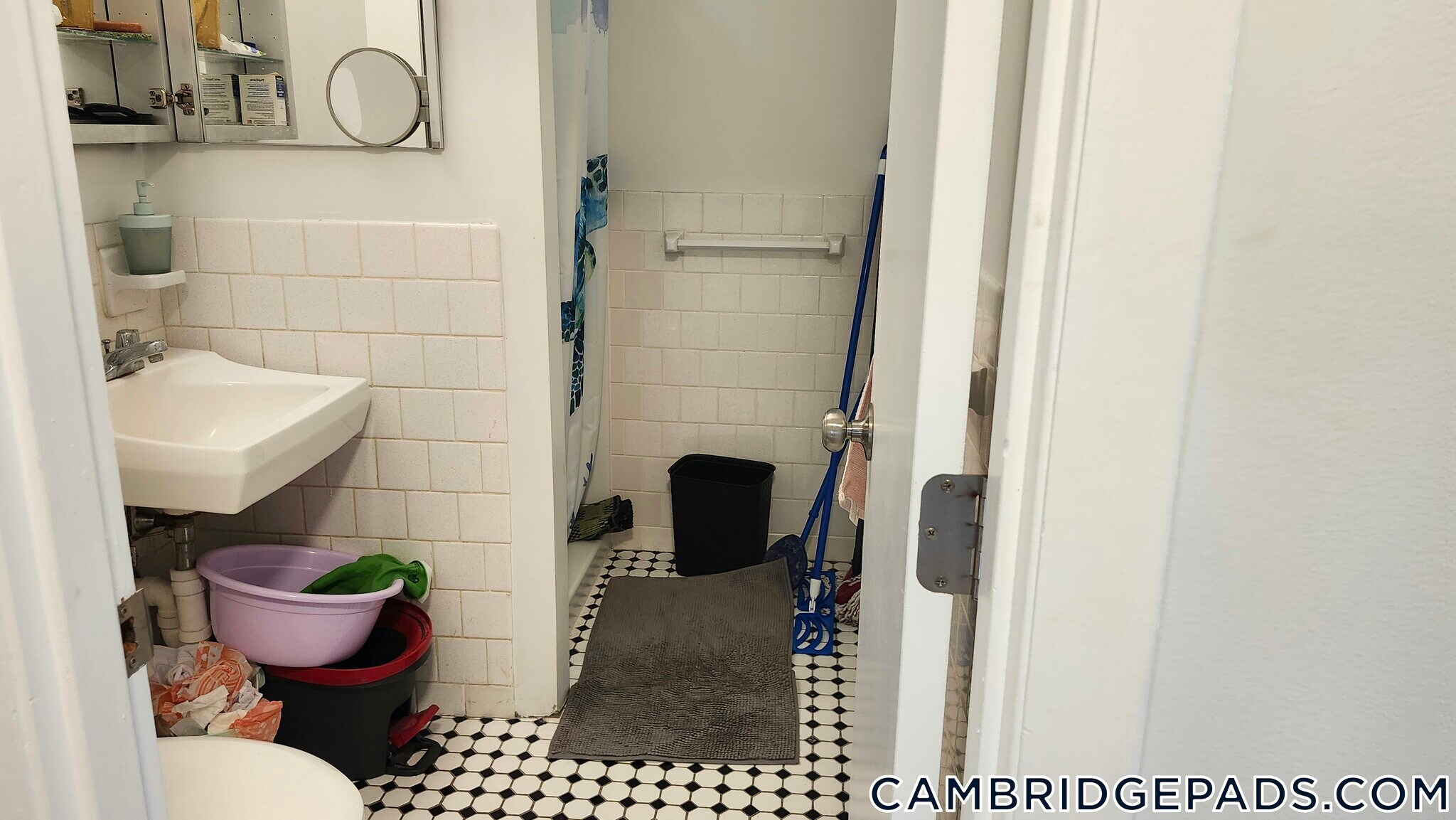 Building Photo - 20 Hubbard Park Rd