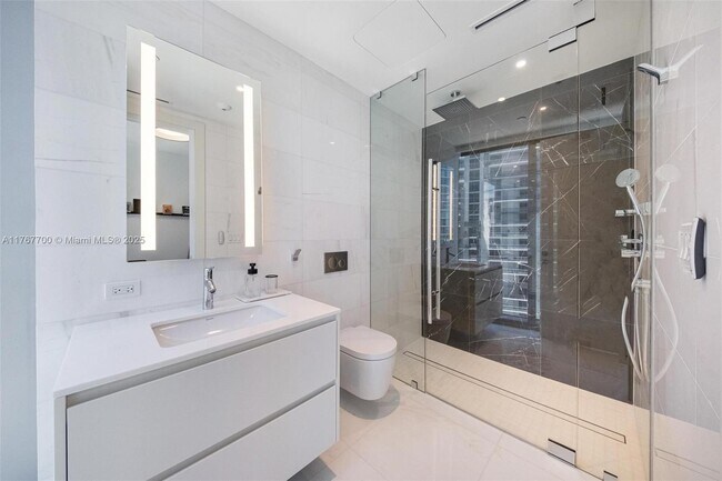 Building Photo - 300 Biscayne Blvd Way