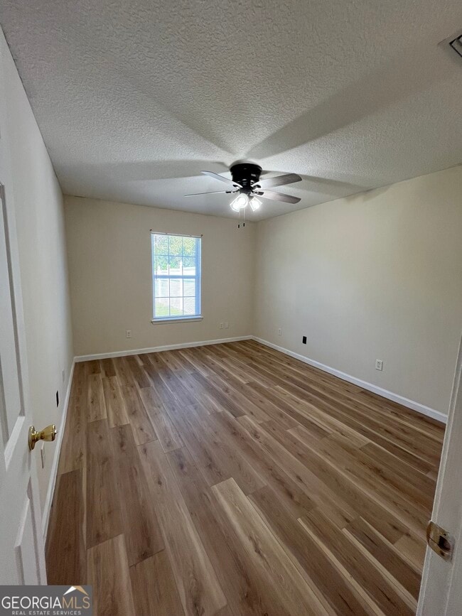 Building Photo - 207 Royal Palms Ave