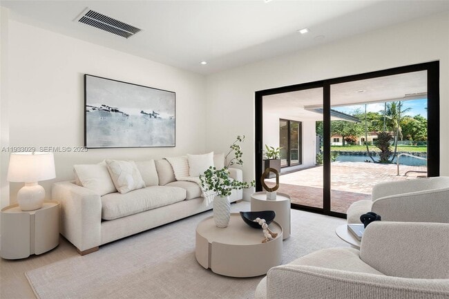 Building Photo - 10945 SW 75th Ct